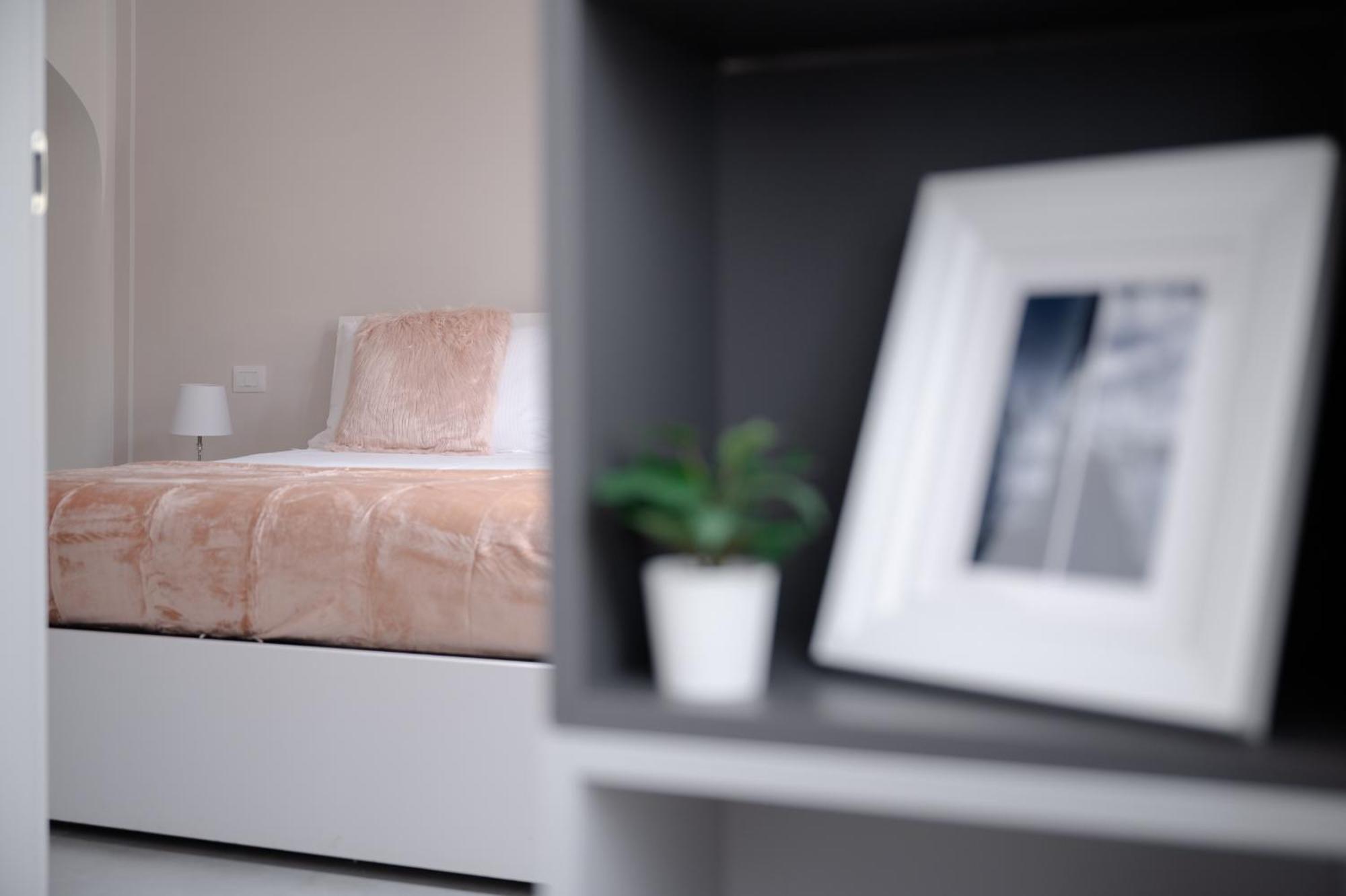 Via Ponte Alle Mosse, 19 - Florence Charming Apartments - A Chic, Newly Renovated Apartment Near Tram Leopolda, A Few Min From Downtown المظهر الخارجي الصورة